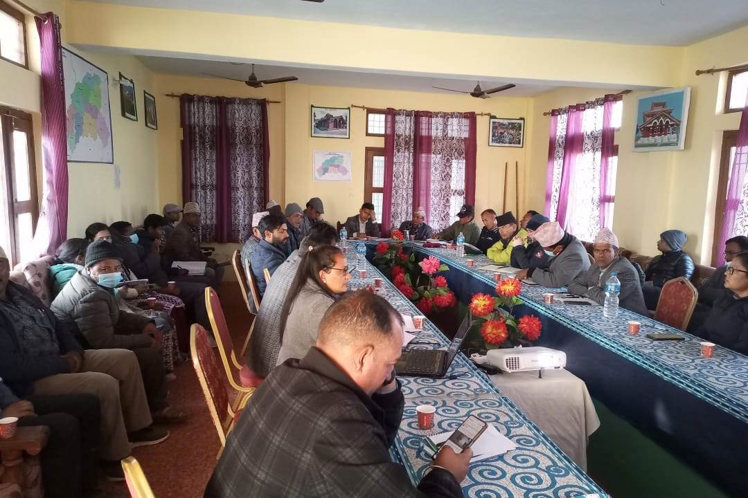 कोरोना जोखिम : जनस्वास्थ्यका मापदण्ड अपनाउन विपद् व्यवस्थापन समिति बैतडीको आग्रह 